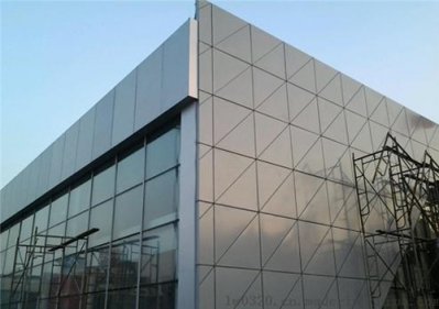铝单板的运输费用是怎么计算的？_昕和美特建材